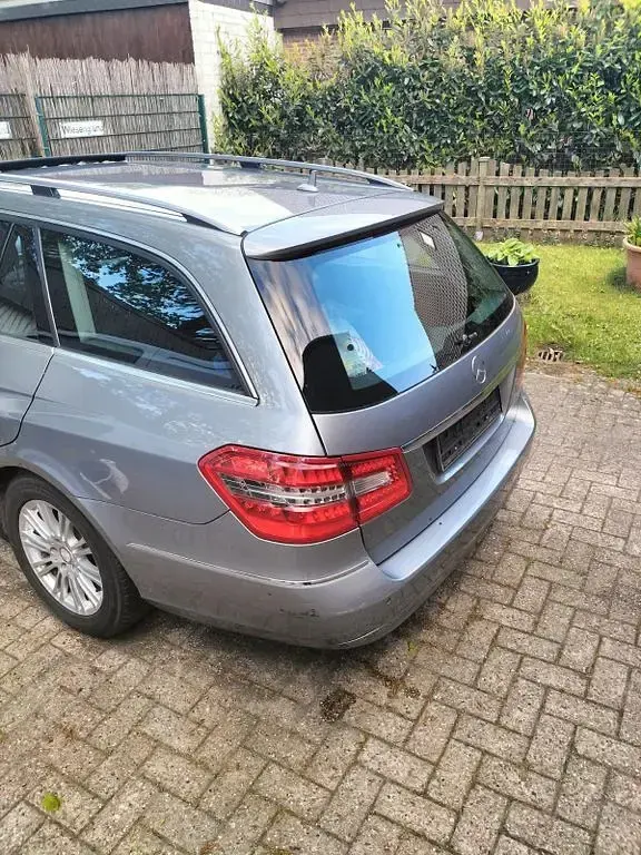 Gebraucht Mercedes E250 204 PS (150 kW) 2010 Silber Limousine