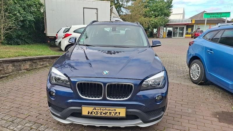 Blau Gebraucht 2015 BMW X1 Advantage SUV | 11.799 € (Superpreis) - Bild 1/4