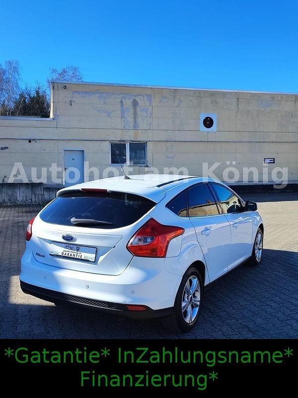 Gebraucht Ford Focus Champions Edition 125 PS (91 kW) 2012 Weiß Limousine