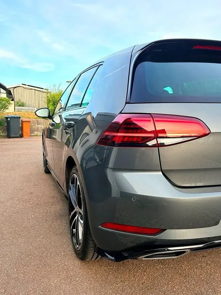 Gebraucht VW Golf VII Highline 150 PS (110 kW) 2018 Grau Limousine