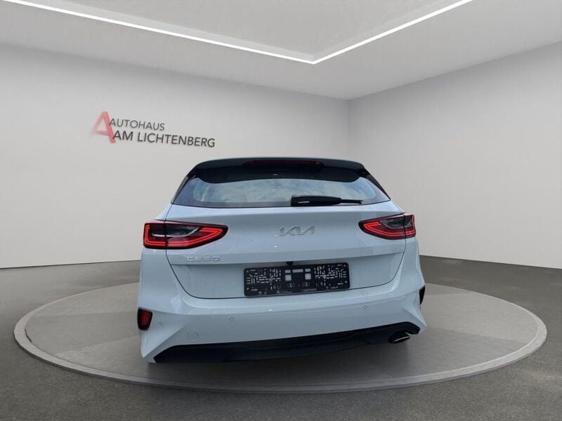 Gebraucht Kia Ceed Spirit 140 PS (102 kW) 2025 Weiss Kleinwagen