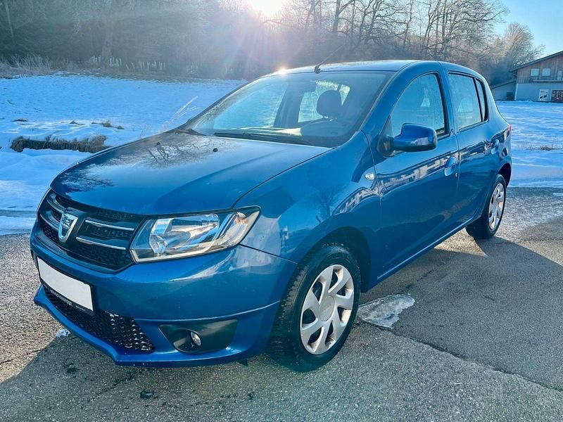 Blau Gebraucht 2014 Dacia Sandero Lauréate Limousine | 4.650 € (Guter Preis) - Bild 1/4
