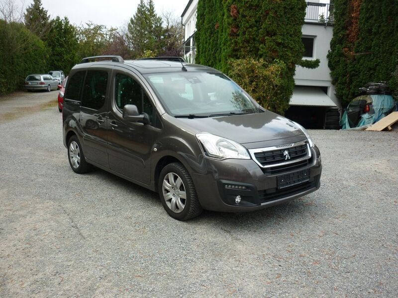 Moka/metallic Gebraucht 2016 Peugeot Partner Tepee Allure Van / Kleinbus | 14.990 € (Teuer) - Bild 1/4
