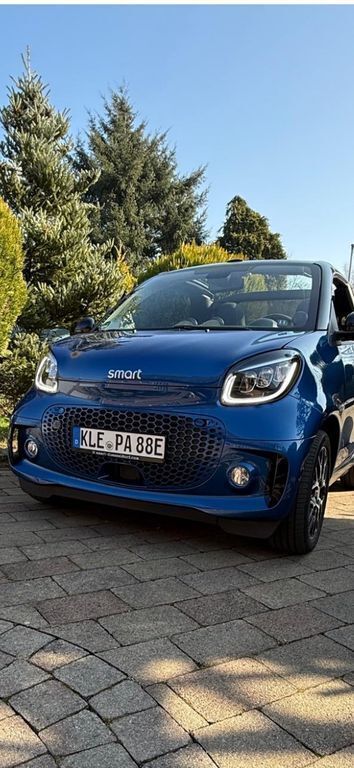 Blau Gebraucht 2021 Smart ForTwo Electric Drive Prime Exclusive Cabrio | 13.400 € (Superpreis) - Bild 1/4