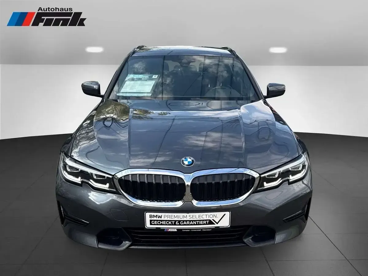 Gebraucht BMW 320 Sport Line 190 PS (139 kW) 2022 Mineralgrau metallic Kombi