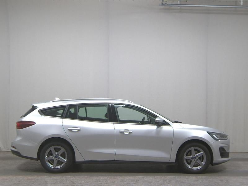 Silber Gebraucht 2022 Ford Focus Titanium Limousine | 16.480 € (Superpreis) - Bild 1/4