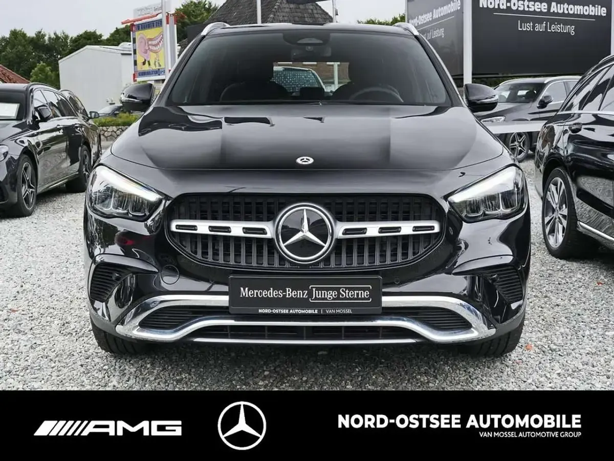 Gebraucht Mercedes GLA200 Progressive 163 PS (119 kW) 2025 Kosmosschwarz metallic SUV