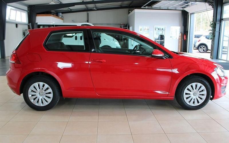 Gebraucht VW Golf VII 110 PS (80 kW) 2016 Tornadorot Kleinwagen