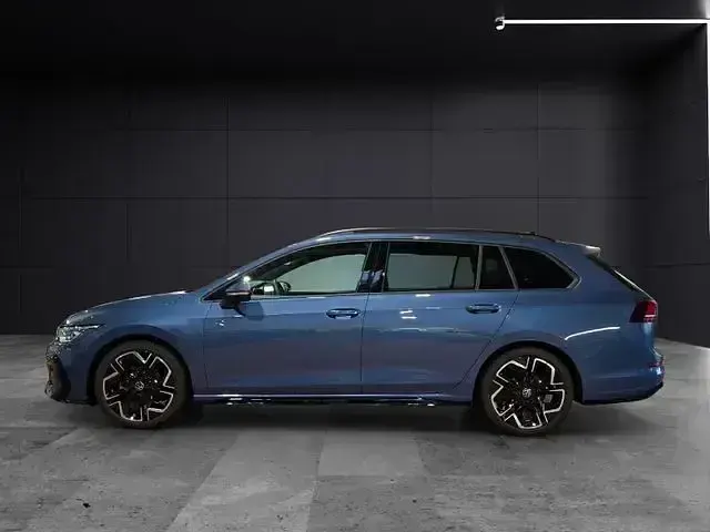 Gebraucht VW Golf VIII R-line 150 PS (110 kW) 2025 Blau Kombi