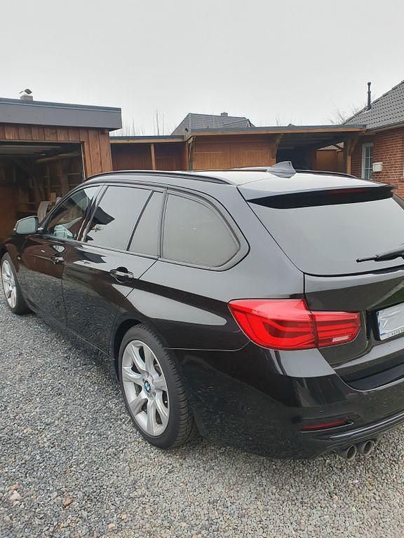 Gebraucht BMW 330 Sport Line 258 PS (189 kW) 2015 Schwarz Kombi