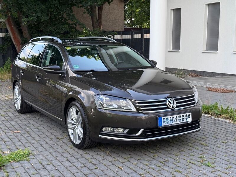 Braun Gebraucht 2012 VW Passat Exclusive Limousine | 6.990 € (Fairer Preis) - Bild 1/4