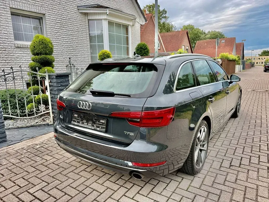 Gebraucht Audi A4 Sport 190 PS (139 kW) 2015 Grau Kombi