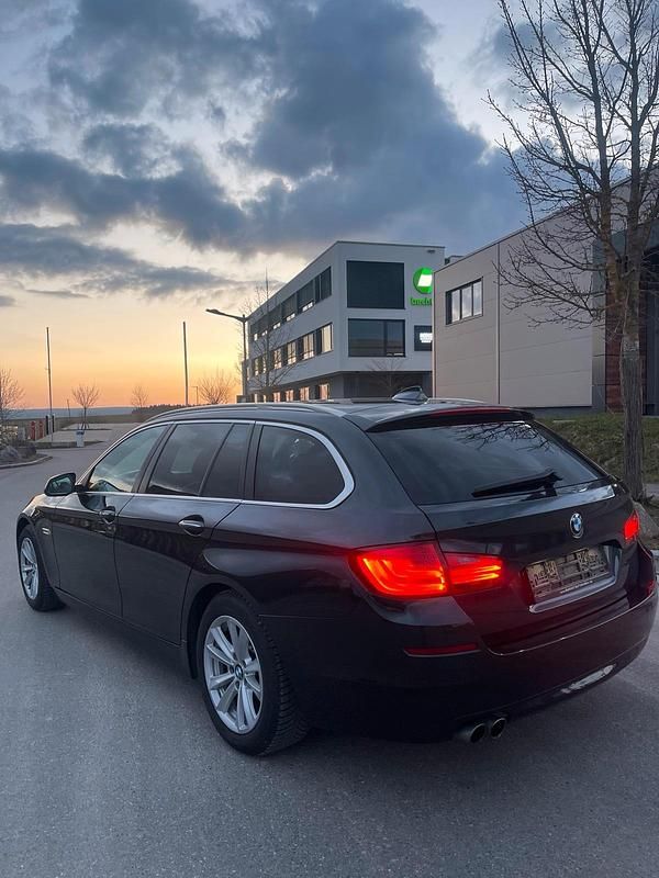 Gebraucht BMW 520 190 PS (139 kW) 2015 Grau Kombi