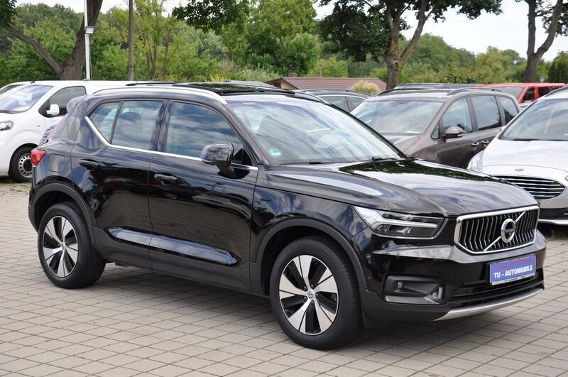 Schwarz Gebraucht 2021 Volvo XC40 Inscription SUV | 32.990 € (Guter Preis) - Bild 1/4