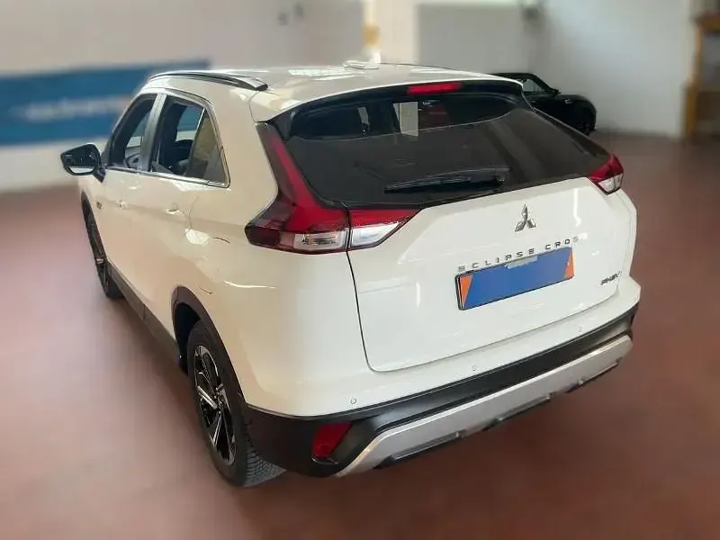 Używany Mitsubishi Eclipse Cross Plus 188 KM (138 kW) 2022 Biały SUV