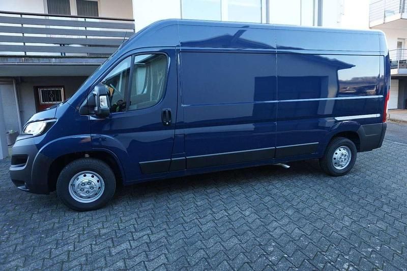 Gebraucht Peugeot Boxer 140 PS (102 kW) 2023 Blau Van