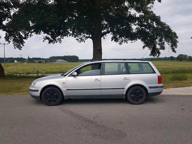 Gebraucht VW Passat 125 PS (91 kW) 1998 Silber Kombi