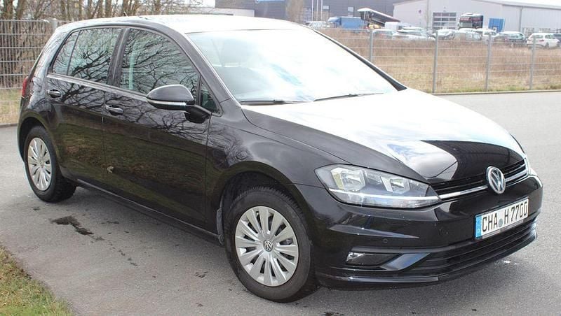 Gebraucht VW Golf VII Trendline 116 PS (85 kW) 2019 Schwarz Limousine