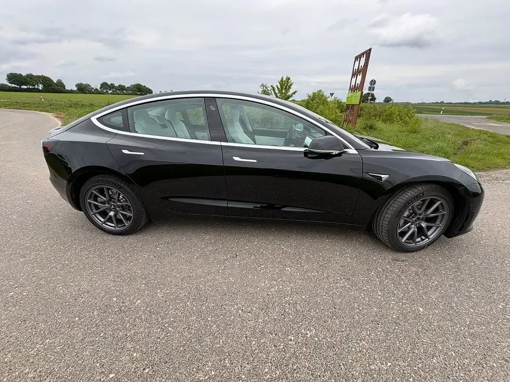 Gebraucht Tesla Model 3 366 kW (498 PS) 2019 Schwarz Limousine