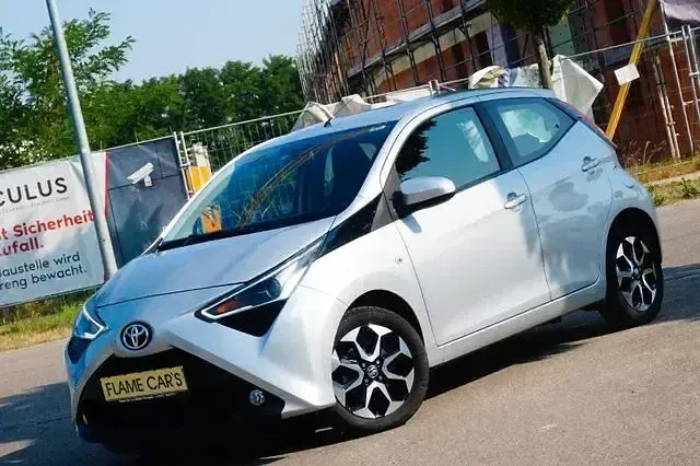 Gebraucht Toyota Aygo X-play 72 PS (52 kW) 2019 Silber Kleinwagen