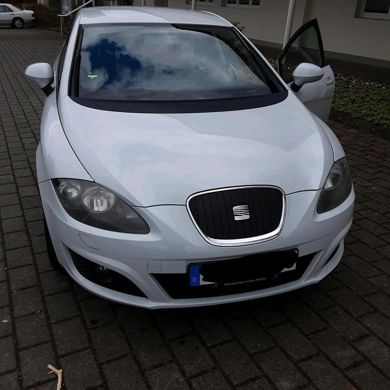 Second-hand Seat Leon 110 CP (80 kW) 2012 Alb Berlinǎ