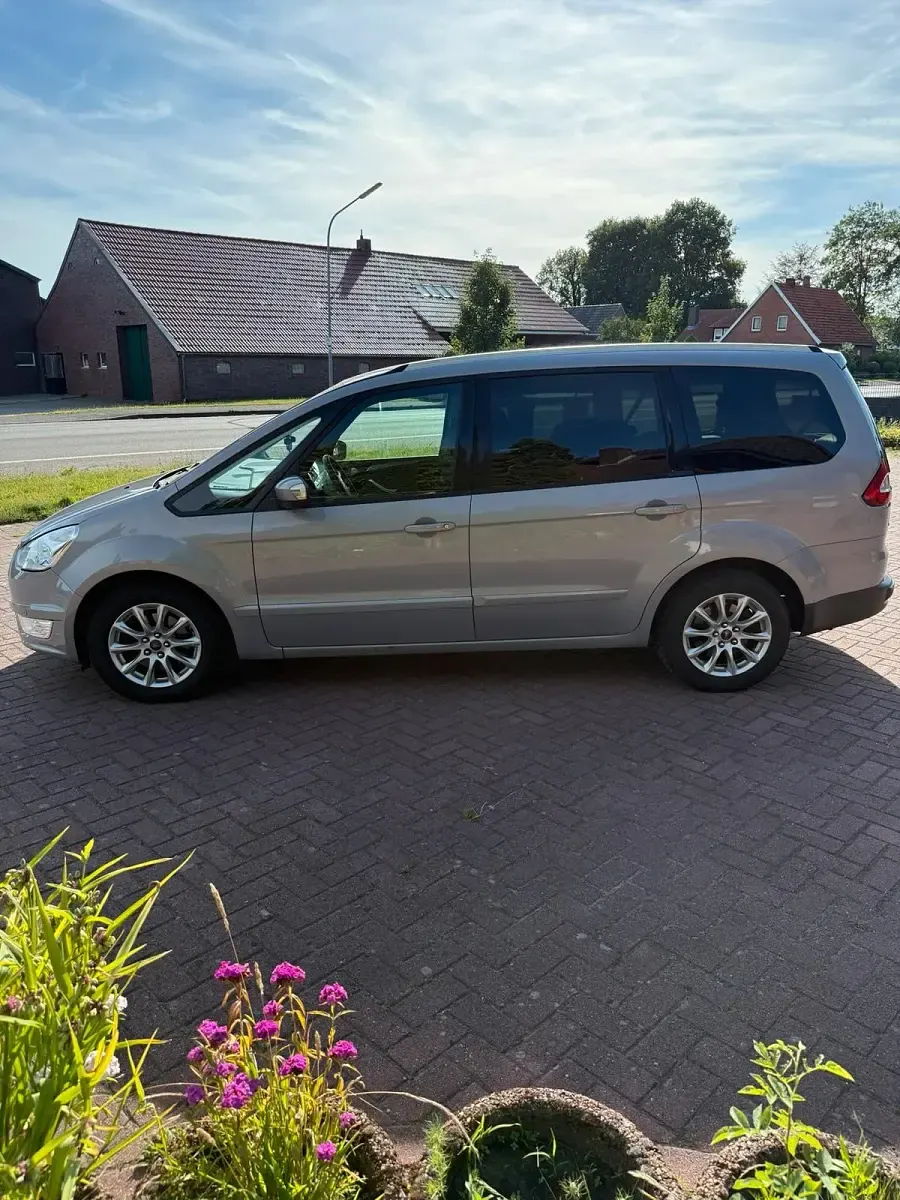 Gebraucht Ford Galaxy 140 PS (102 kW) 2010 Blau Van / Kleinbus