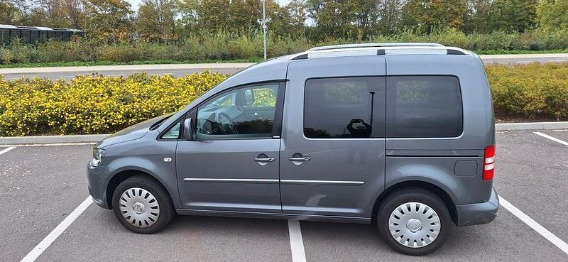 Grau Gebraucht 2014 VW Caddy Cup Van / Kleinbus | 9.700 € (Fairer Preis) - Bild 1/4