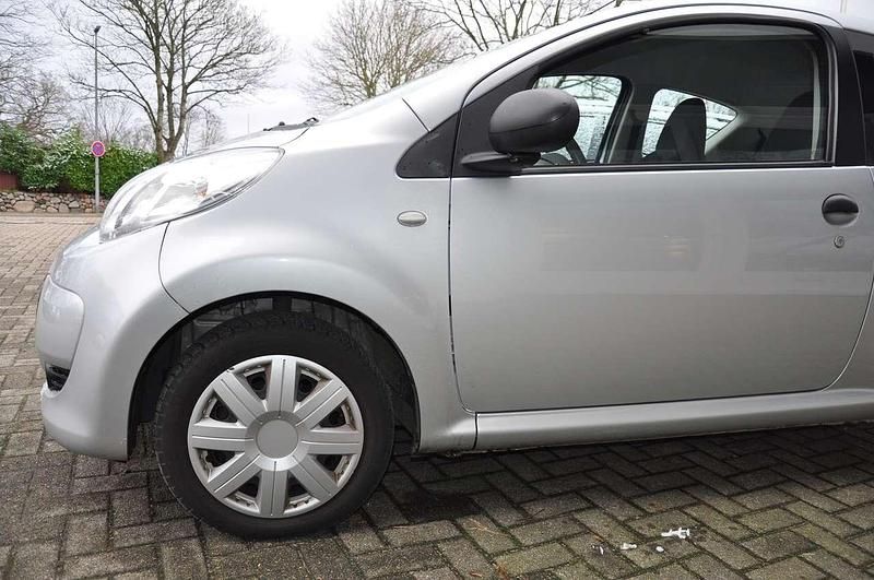 Gebraucht Citroën C1 Advance 68 PS (50 kW) 2012 Silber Kleinwagen
