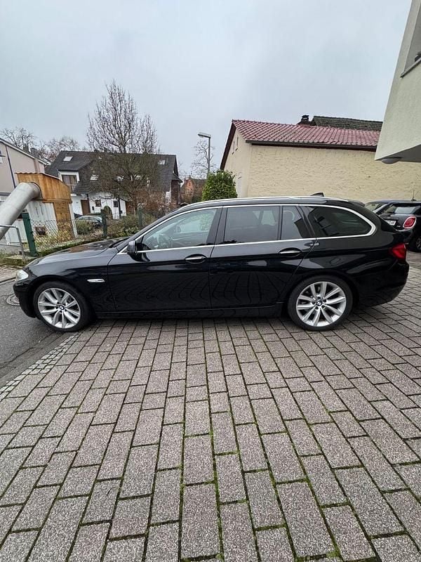 Schwarz Gebraucht 2011 BMW 530 Kombi | 12.800 € (Fairer Preis) - Bild 1/4
