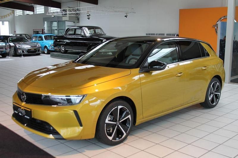Gelb Gebraucht 2023 Opel Astra Elegance Limousine | 24.380 € (Fairer Preis) - Bild 1/4