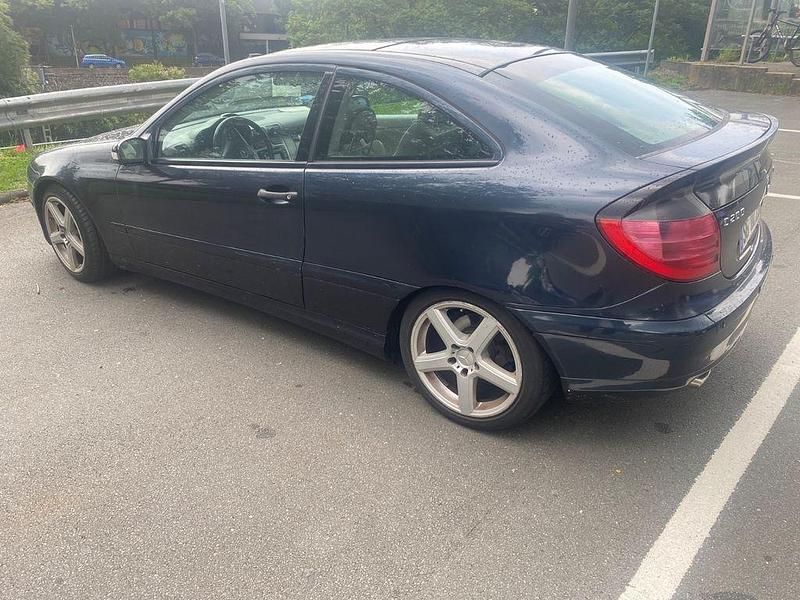 Gebraucht Mercedes CL200 163 PS (119 kW) 2001 Schwarz Coupé