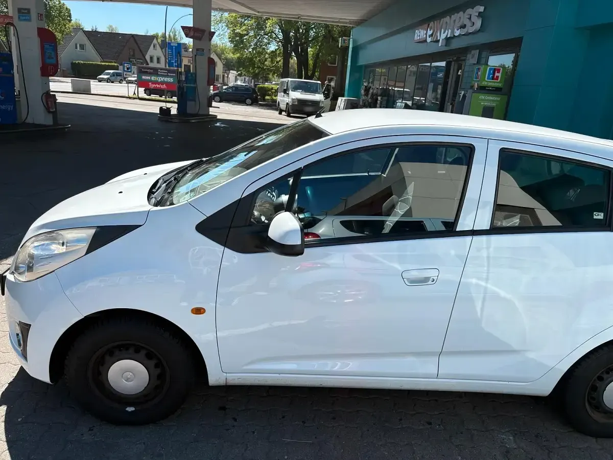 Second-hand Chevrolet Spark 68 CP (50 kW) 2011 Alb Hatchback