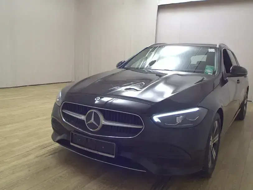 Gebraucht Mercedes C200 Avantgarde 184 PS (135 kW) 2022 Schwarz Limousine