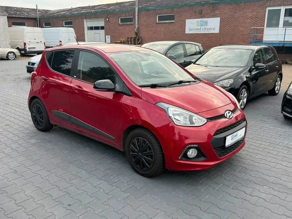 Gebraucht Hyundai i10 Edition 67 PS (49 kW) 2014 Rot Kleinwagen