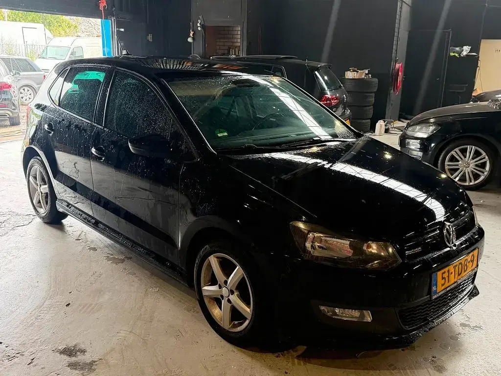 Gebraucht VW Polo 75 PS (55 kW) 2012 Schwarz Kleinwagen