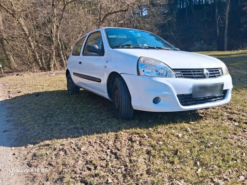 Weiß Gebraucht 2011 Renault Clio II Campus Kleinwagen | 1.600 € - Bild 1/4