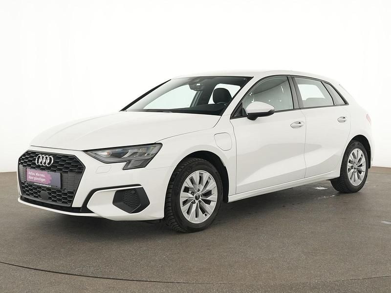 Weiß Gebraucht 2021 Audi A3 Advanced Limousine | 20.898 € (Guter Preis) - Bild 1/4