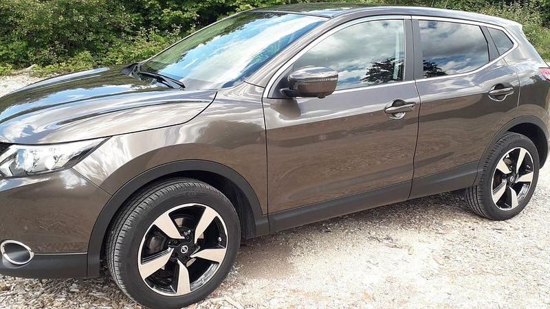 Gebraucht Nissan Qashqai Acenta 163 PS (119 kW) 2015 Braun SUV