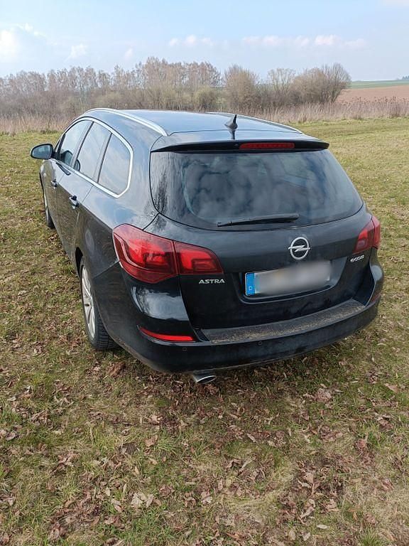 Gebraucht Opel Astra 165 PS (121 kW) 2012 Schwarz Kombi