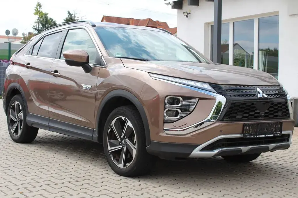 Gebraucht Mitsubishi Eclipse Cross Plus 188 PS (138 kW) 2021 Braun SUV