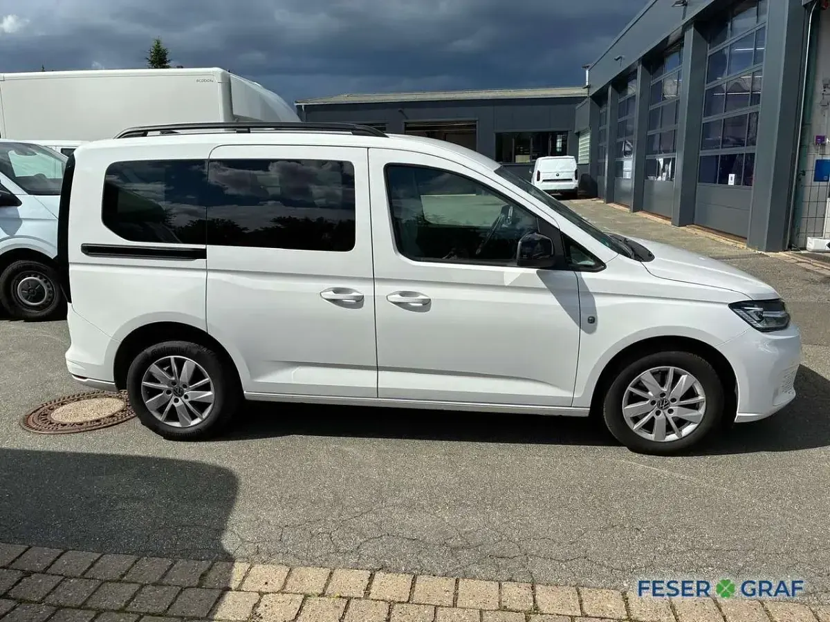 Gebraucht VW Caddy Life 122 PS (89 kW) 2023 Candyweiß Van / Kleinbus