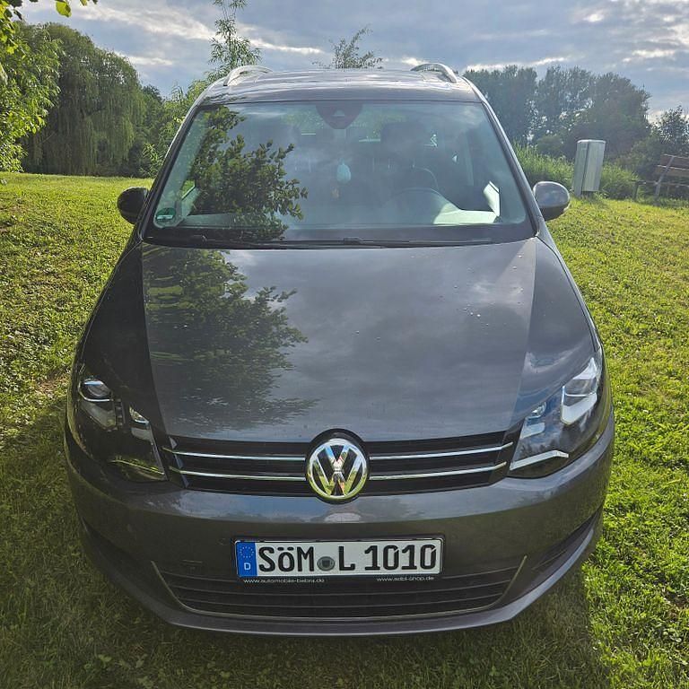 Grau Gebraucht 2016 VW Sharan Allstar Van / Kleinbus | 16.400 € (Guter Preis) - Bild 1/4