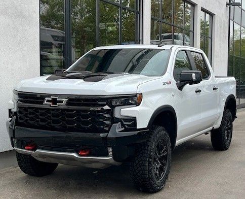 Summit white Neu 2024 Chevrolet Silverado SUV | 83.900 € (Etwas zu teuer) - Bild 1/4