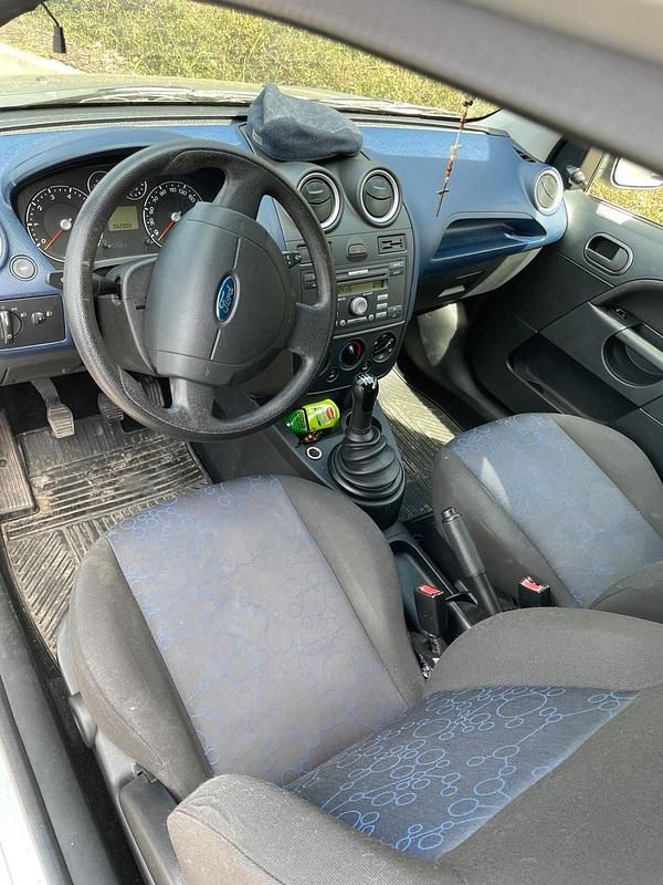 Gebraucht Ford Fiesta 60 PS (44 kW) 2006 Silber Kleinwagen