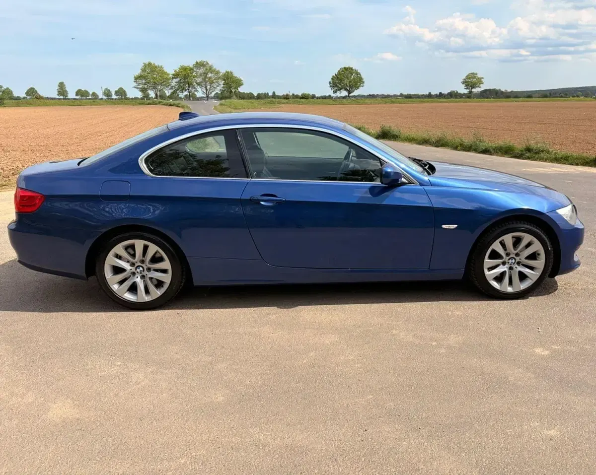 Używany BMW 330 Performance 245 KM (180 kW) 2010 Niebieski Coupe