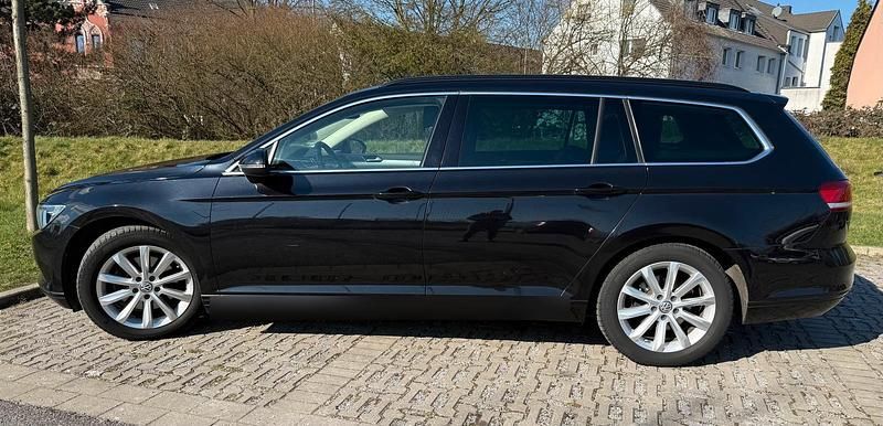 Gebraucht VW Passat Comfortline 150 PS (110 kW) 2018 Schwarz Kombi