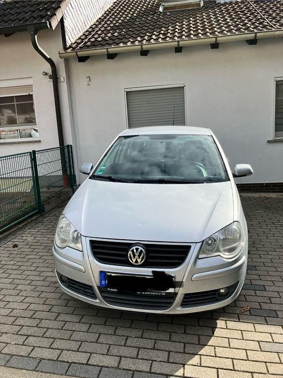 Silber Gebraucht 2005 VW Polo Limousine | 2.499 € (Fairer Preis) - Bild 1/4