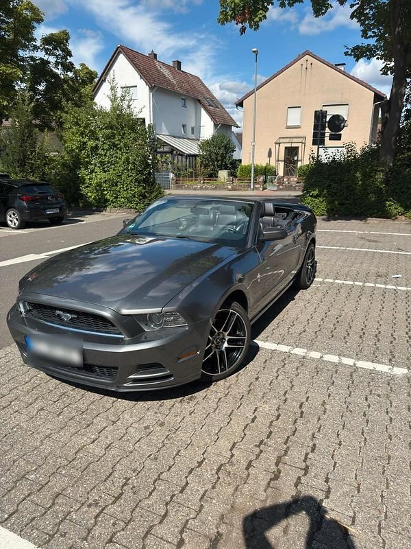 Grau Gebraucht 2013 Ford Mustang Cabrio | 21.000 € - Bild 1/4