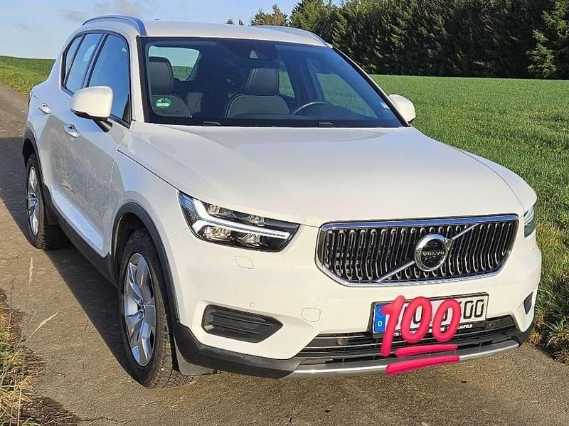Weiß Gebraucht 2018 Volvo XC40 Momentum SUV | 23.900 € (Guter Preis) - Bild 1/4