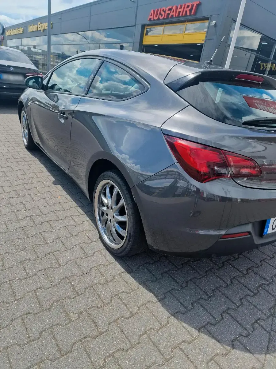 Gebraucht Opel Astra 120 PS (88 kW) 2012 Grau Coupé